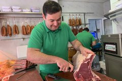 Fel Caules, carnisser a la plaça des Mercat de Ciutadella