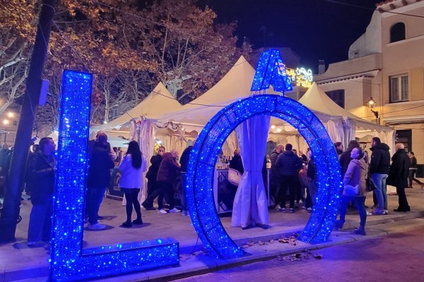 Alaior inaugurates its traditional Christmas Market in the Plaza del Ramal