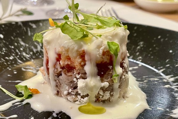 Timbale de canard avec confiture de tomates et fromage de chèvre du restaurant Pinzell