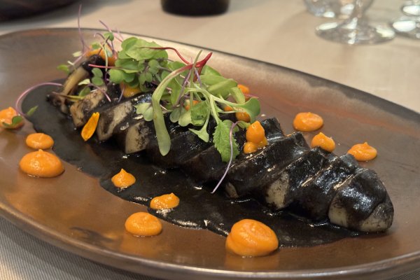 Baked squid with its ink at Café Balear