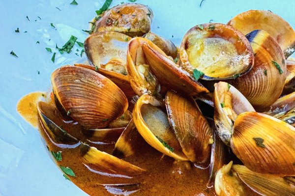 Las almejas a la marinera del Restaurante L'Ancora, en Cala en Blanes