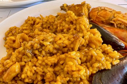 ¿Cuántos comensales comen de una paella de arroz según su diámetro?