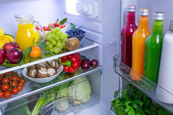 Preservation of fruits: Fridge or outside?