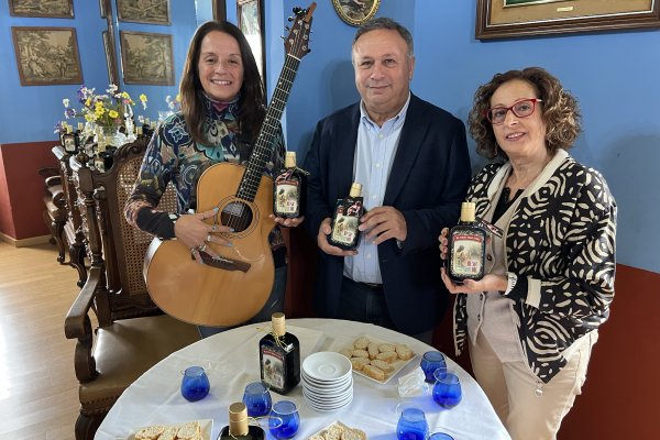 Un campesino de Torrebesses saca al mercado un aceite cultivado con música