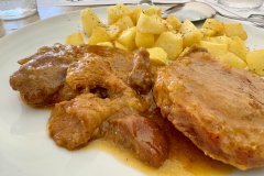 El llom amb salsa de cames seques (rossinyols) del Restaurant Es Garbell