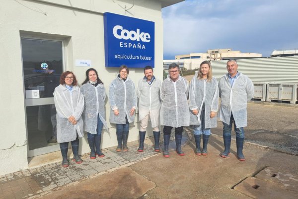 Joan Simonet visita las instalaciones de Aquicultura Balear, empresa puntera en la producción de alevines de lubinas y doradas y que cuenta con el mayor criadero de estas especies en todo el Estado