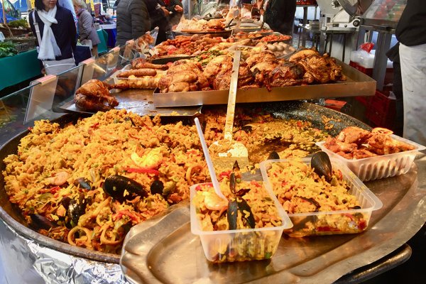 Paelles als mercats gastronòmics de Paris